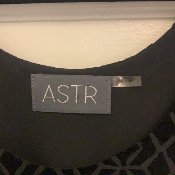 ASTR sleeveless, velvet top. Size M - Picture 3 of 3